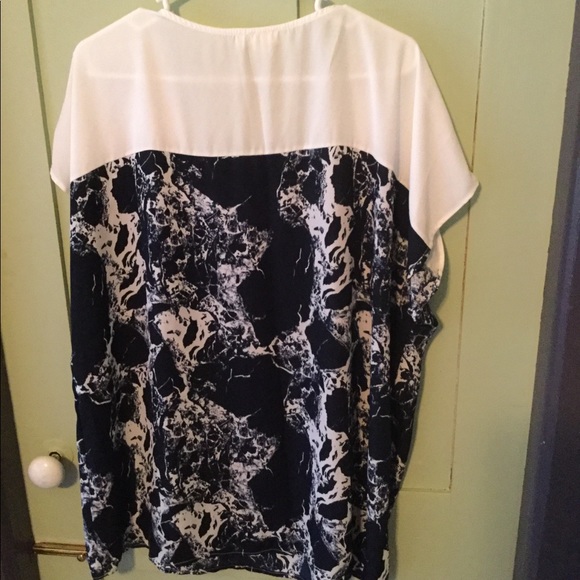 Blue & White Marble Pattern Top - Picture 4 of 5